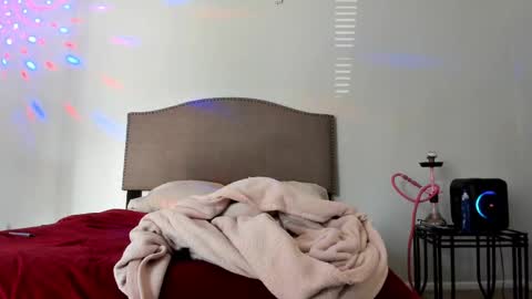 Yaya online show from 09/09/25, 02:27