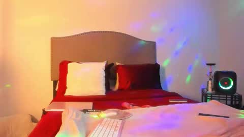 Yaya online show from 12/01/25, 03:22