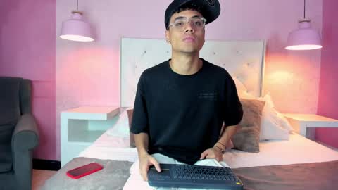 Samfrrost online show from 06/04/26, 12:22