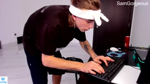 Snapshot of samgorgeous chatting on 02/25/25, 10:37 Fansly - Top4fans online show from 02/25/25, 10:37