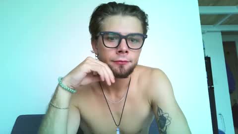 Snapshot of samgorgeous chatting on 04/16/26, 01:17 Fansly - Top4fans online show from 04/16/26, 01:17