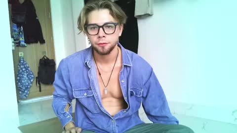 Snapshot of samgorgeous chatting on 04/18/26, 02:48 Fansly - Top4fans online show from 04/18/26, 02:48