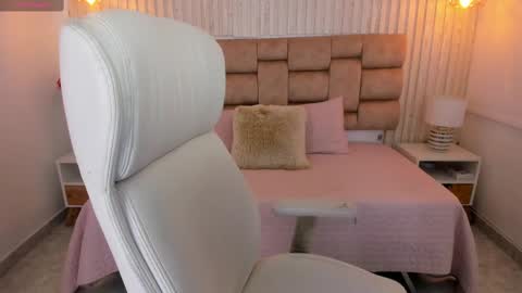 Snapshot of sami_eva chatting on 03/06/25, 10:41 Samanta online show from 03/06/25, 10:41