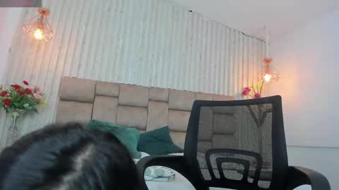 Snapshot of sami_eva chatting on 10/18/25, 02:40 Samanta online show from 10/18/25, 02:40