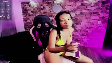 samiacooper25 online show from 04/21/26, 08:31