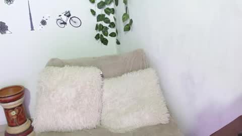 Snapshot of samira_lennox chatting on 12/22/24, 07:52 SAMIRA online show from 12/22/24, 07:52