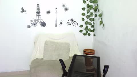Snapshot of samira_lennox chatting on 01/05/25, 12:20 SAMIRA online show from 01/05/25, 12:20
