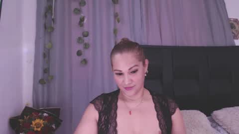 Snapshot of samira_lennox chatting on 09/14/25, 08:30 SAMIRA online show from 09/14/25, 08:30