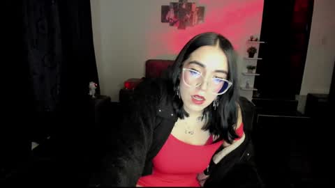 Snapshot of samismith77 chatting on 02/18/25, 11:41 SARA online show from 02/18/25, 11:41