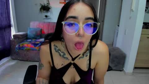 Snapshot of samismith77 chatting on 04/29/26, 10:27 SARA online show from 04/29/26, 10:27