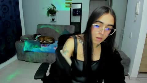 Snapshot of samismith77 chatting on 05/19/26, 11:22 SARA online show from 05/19/26, 11:22