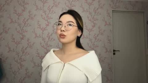 Snapshot of sammiesilvis chatting on 03/05/26, 09:27 Elina online show from 03/05/26, 09:27