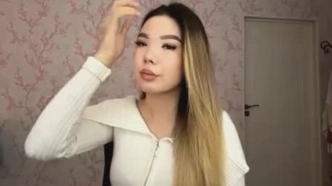 Snapshot of sammiesilvis chatting on 03/13/26, 10:55 Elina online show from 03/13/26, 10:55