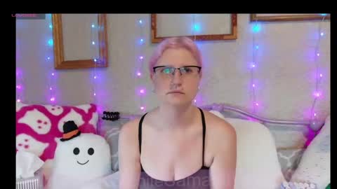 Snapshot of sammiesin13 chatting on 06/27/26, 12:33 Samantha online show from 06/27/26, 12:33