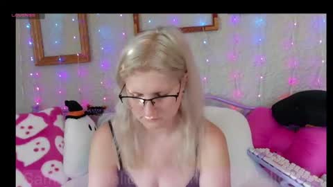 Snapshot of sammiesin13 chatting on 08/03/26, 01:05 Samantha online show from 08/03/26, 01:05