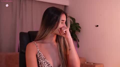 Snapshot of sammylaszlow chatting on 10/15/25, 11:49 Sammy online show from 10/15/25, 11:49