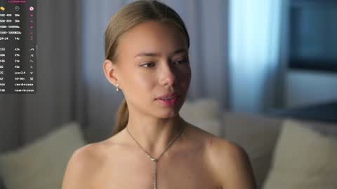 Vivienne online show from 06/17/26, 02:58