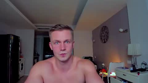 Snapshot of samuel_andrew chatting on 06/15/26, 02:03 Samuel online show from 06/15/26, 02:03