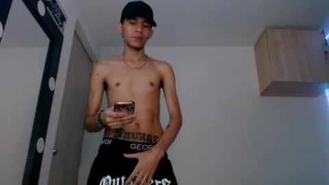 Snapshot of samuel_suarez chatting on 12/15/24, 01:46 online show from 12/15/24, 01:46