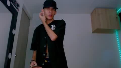 Snapshot of samuel_suarez chatting on 12/20/24, 05:25 online show from 12/20/24, 05:25