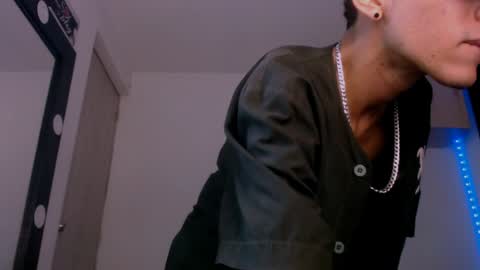 Snapshot of samuel_suarez chatting on 12/31/24, 05:55 online show from 12/31/24, 05:55
