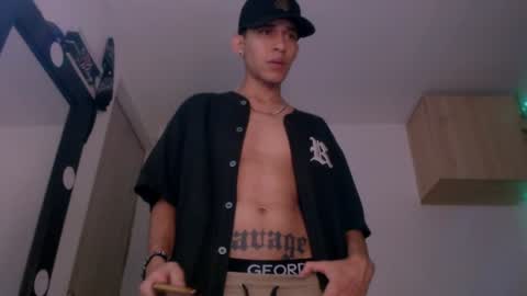 Snapshot of samuel_suarez chatting on 01/14/25, 01:04 online show from 01/14/25, 01:04