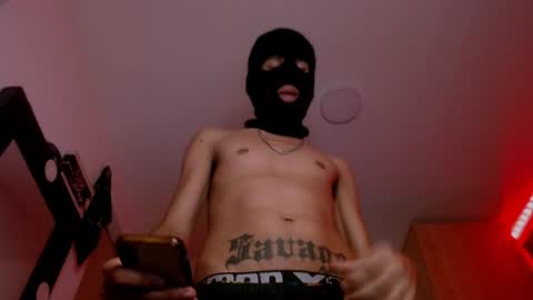 Snapshot of samuel_suarez chatting on 01/18/25, 04:59 online show from 01/18/25, 04:59
