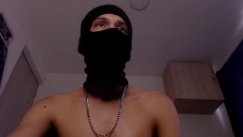 Snapshot of samuel_suarez chatting on 01/22/25, 04:33 online show from 01/22/25, 04:33