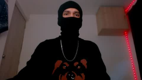 Snapshot of samuel_suarez chatting on 01/23/25, 03:37 online show from 01/23/25, 03:37