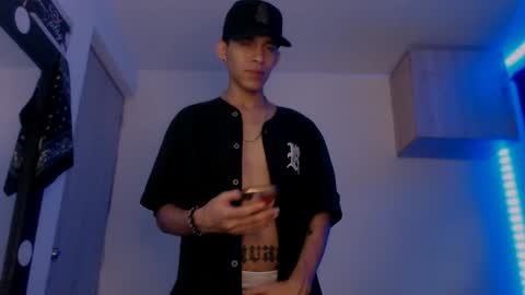 Snapshot of samuel_suarez chatting on 01/25/25, 07:38 online show from 01/25/25, 07:38