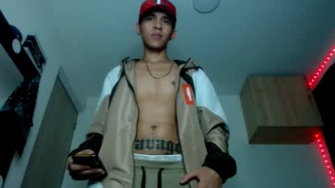 Snapshot of samuel_suarez chatting on 02/15/25, 06:55 online show from 02/15/25, 06:55