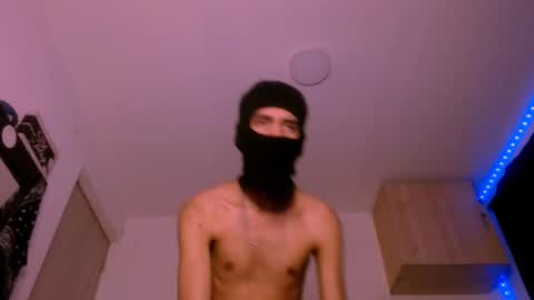 Snapshot of samuel_suarez chatting on 02/22/25, 07:45 online show from 02/22/25, 07:45