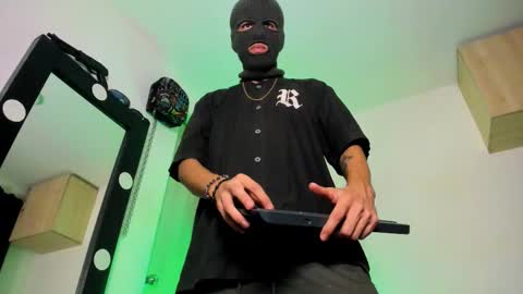 Snapshot of samuel_suarez chatting on 09/11/25, 10:15 online show from 09/11/25, 10:15