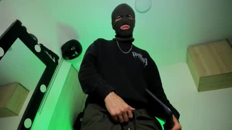 Snapshot of samuel_suarez chatting on 10/01/25, 02:28 online show from 10/01/25, 02:28