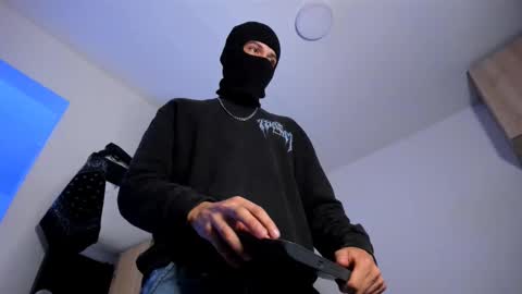   online show from 10/25/25, 08:22