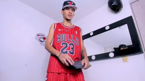 Snapshot of samuel_suarez chatting on 05/03/26, 03:45 online show from 05/03/26, 03:45