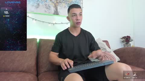 Snapshot of samuel_up chatting on 01/07/25, 08:31 Samuel online show from 01/07/25, 08:31