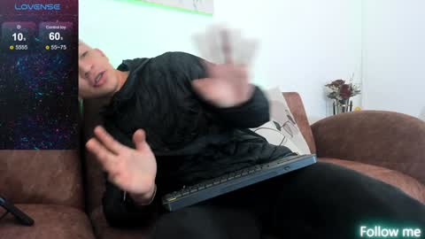 Snapshot of samuel_up chatting on 01/24/25, 04:05 Samuel online show from 01/24/25, 04:05