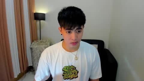 Snapshot of samuelangelo chatting on 12/19/24, 03:30 Sam online show from 12/19/24, 03:30