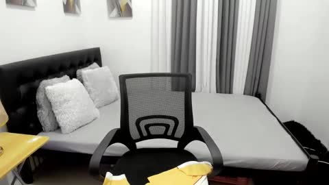 Snapshot of samuelangelo chatting on 10/06/25, 09:56 Sam online show from 10/06/25, 09:56