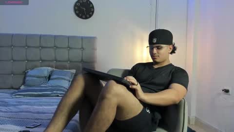 Snapshot of samxx_muscle chatting on 10/27/25, 04:11 samxx_muscle online show from 10/27/25, 04:11