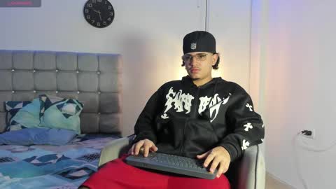 Snapshot of samxx_muscle chatting on 10/29/25, 02:52 samxx_muscle online show from 10/29/25, 02:52
