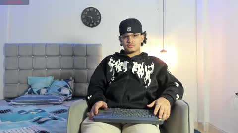 Snapshot of samxx_muscle chatting on 11/01/25, 02:19 samxx_muscle online show from 11/01/25, 02:19