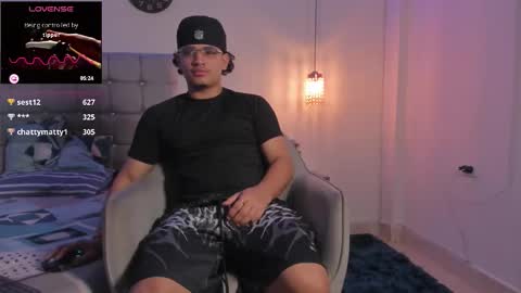 Snapshot of samxx_muscle chatting on 11/02/25, 01:46 samxx_muscle online show from 11/02/25, 01:46