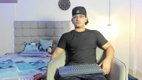 Snapshot of samxx_muscle chatting on 11/03/25, 02:07 samxx_muscle online show from 11/03/25, 02:07