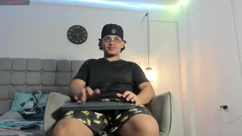 Snapshot of samxx_muscle chatting on 11/20/25, 02:06 samxx_muscle online show from 11/20/25, 02:06