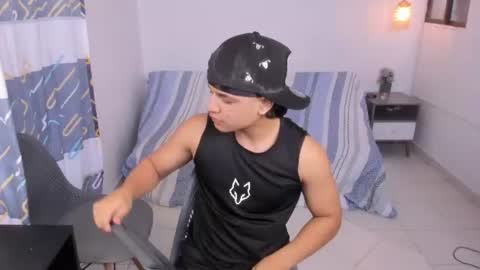 Snapshot of samxx_muscle chatting on 07/06/26, 01:41 samxx_muscle online show from 07/06/26, 01:41