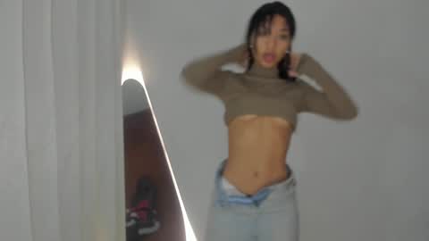 Snapshot of samy_jonnes_ chatting on 01/17/25, 11:51 Hello I am absent due to a family calamity I will return soon-hola estoy ausente por un problema familiar volvere pronto. online show from 01/17/25, 11:51