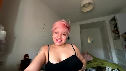 Snapshot of samymoon3 chatting on 10/29/25, 09:33 Samymoon online show from 10/29/25, 09:33