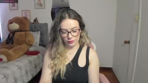 Snapshot of samysweet_8 chatting on 05/01/26, 01:37 Samanta online show from 05/01/26, 01:37